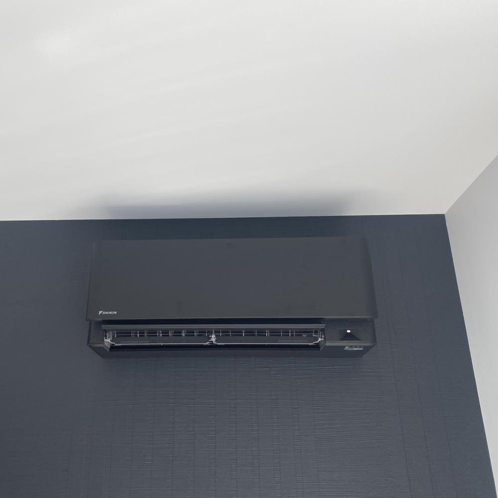 Дизайнерский инверторный кондиционер Daikin Stylish Black фото