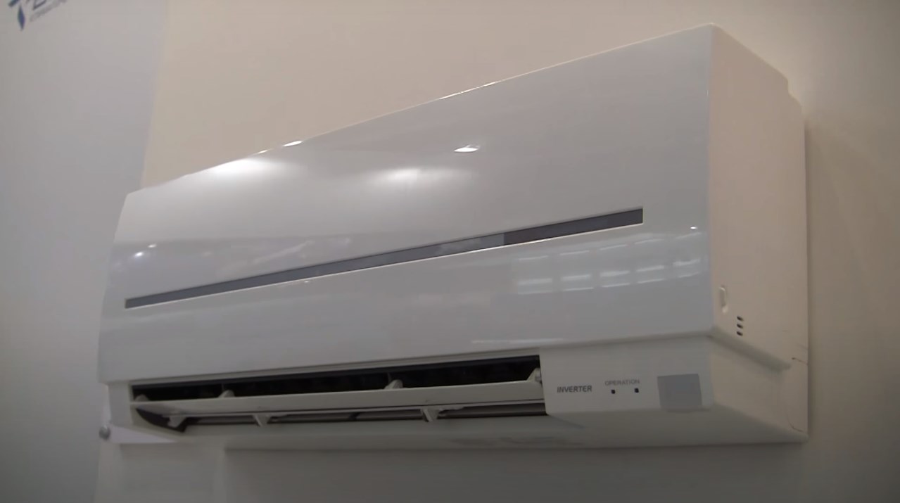 Инверторный кондиционер белого цвета Mitsubishi Electric Standard фото