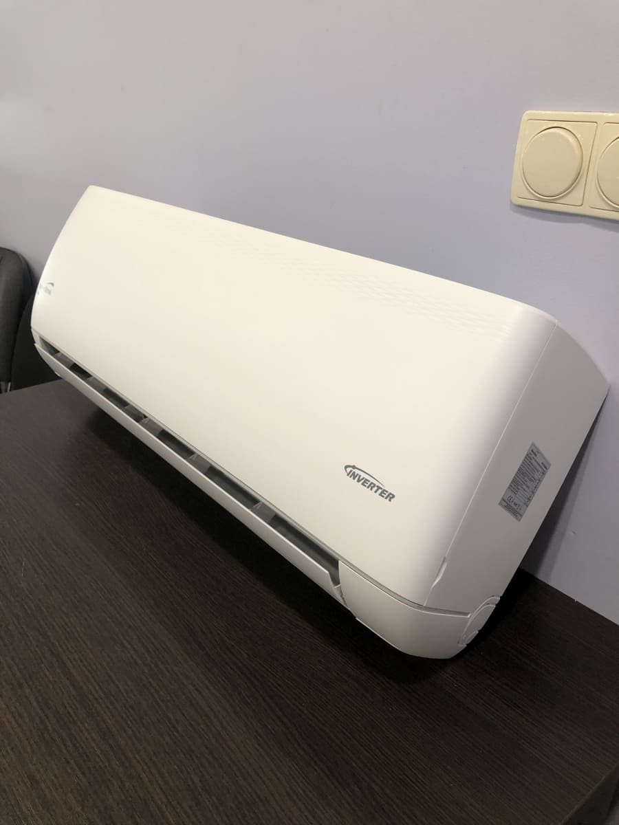 Инверторный кондиционер Neoclima U-mate фотография матового внутреннего блока