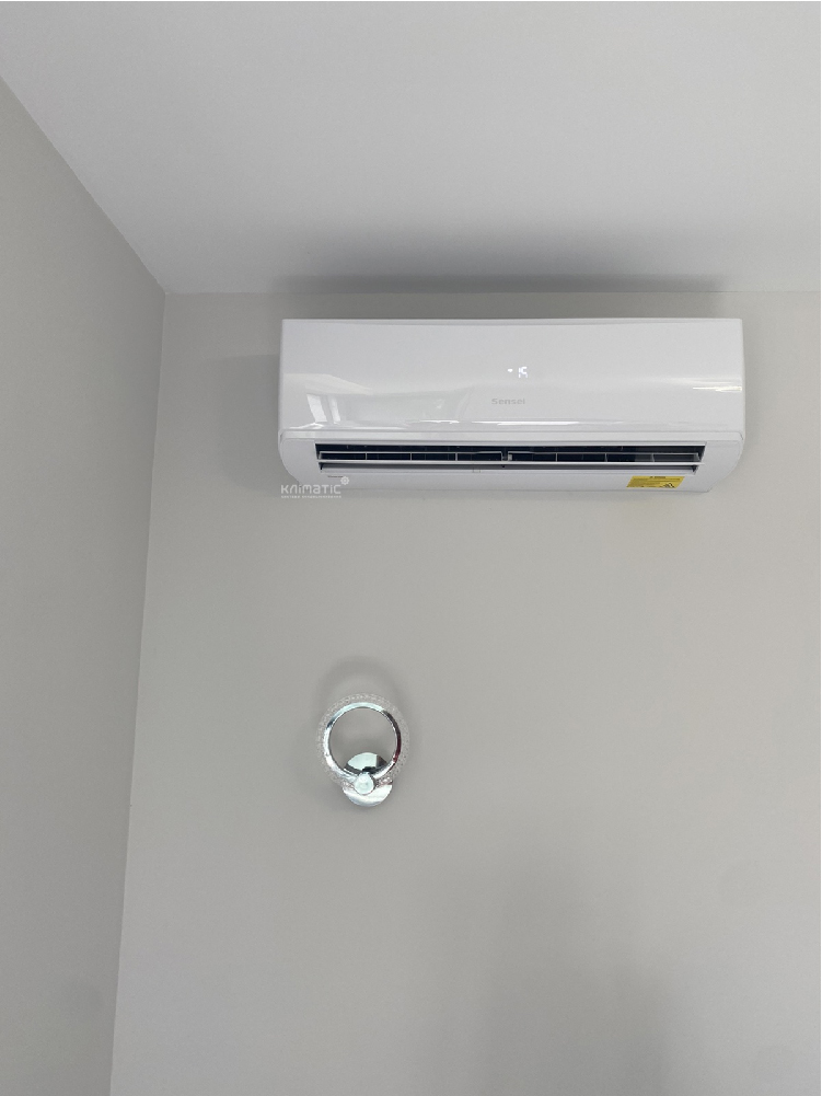 Кондиционер для обогрева Sensei серия Alaska Inverter фотография на стене